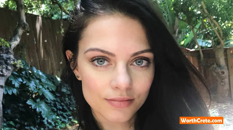 Julia Voth Doe Eyes
